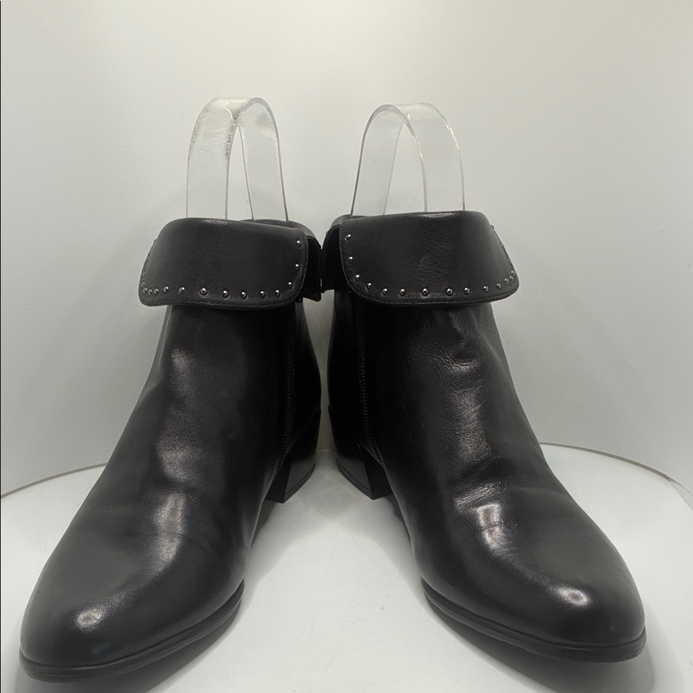 LEATHER BOOTIE/ by CANAL GRANDE WITH GUN METAL STUDS
2 ZIPPERS SIZE 40